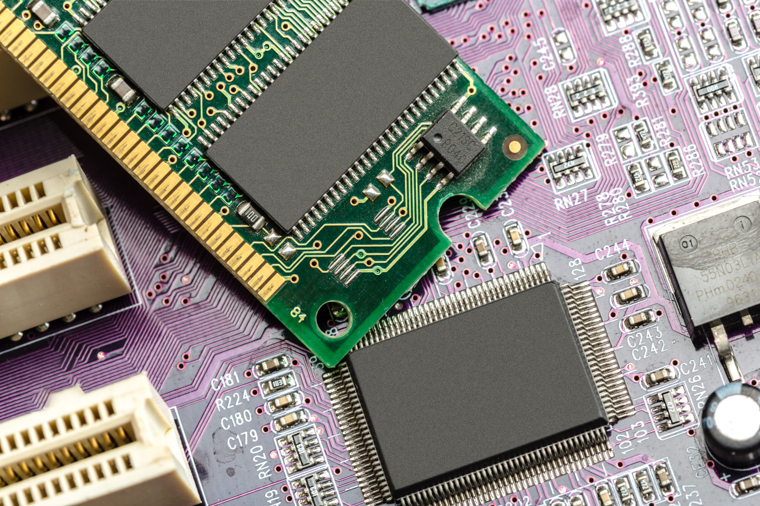 전자 장치 신뢰성을 향상시키는 10가지 효과적인 PCB 방열 기술