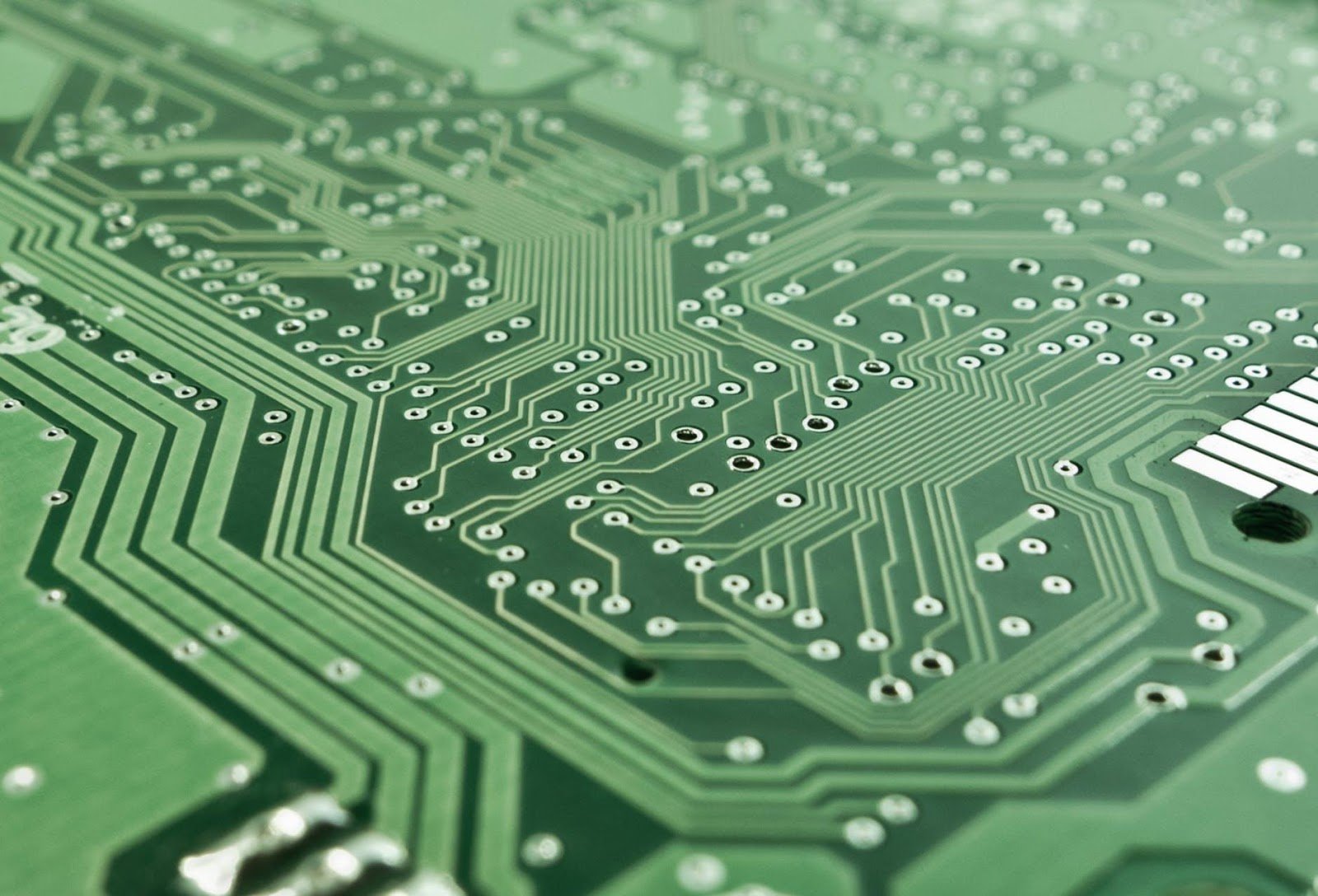 PCB 제조에서 HASL 공정의 진화와 현대적 응용